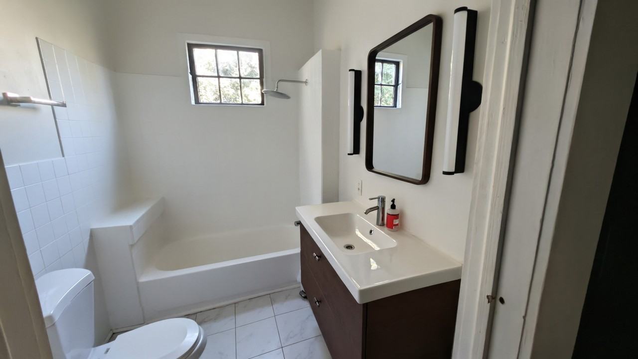 459 Glenwood Ave Se #1 - Photo 7 of 12