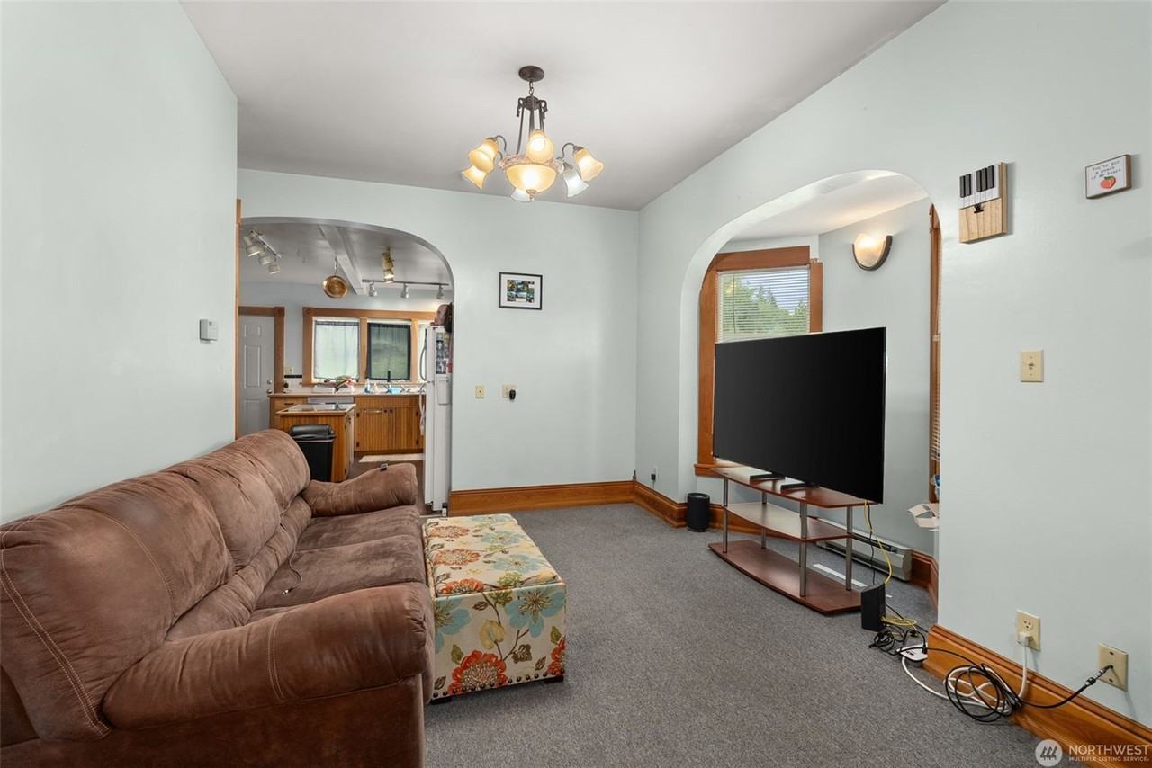 722 East Cowlitz Street #1 - Photo 2 of 9