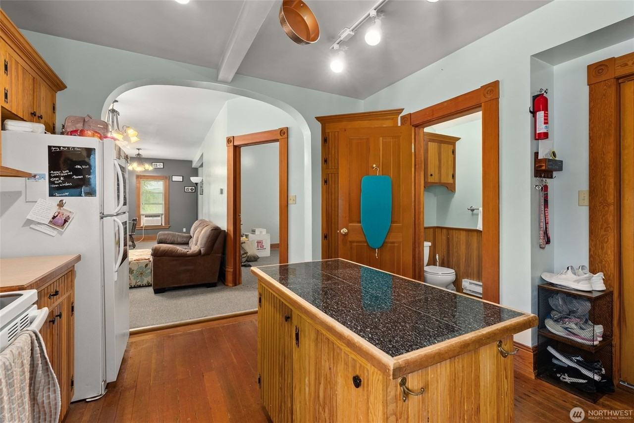 722 East Cowlitz Street #1 - Photo 4 of 9