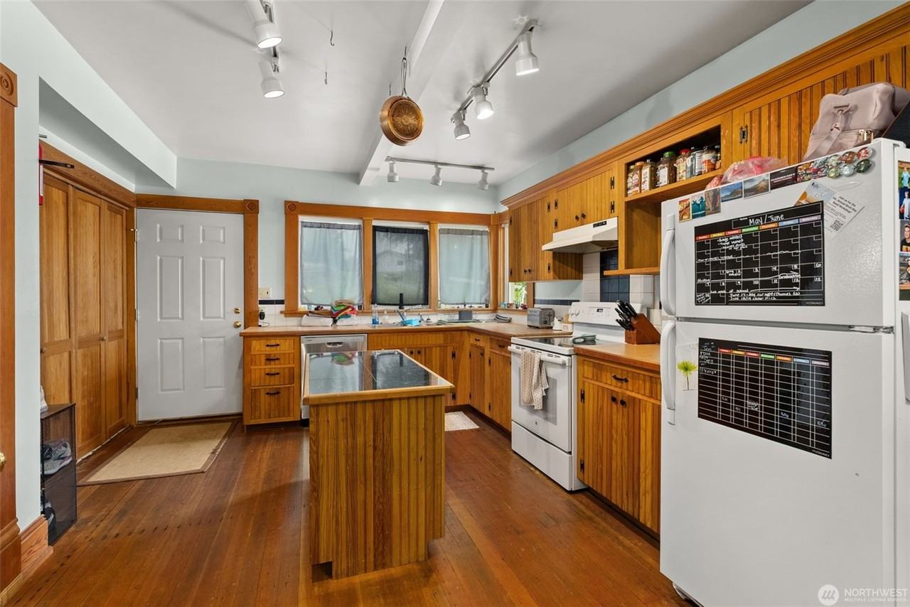 722 East Cowlitz Street #1 - Photo 5 of 9
