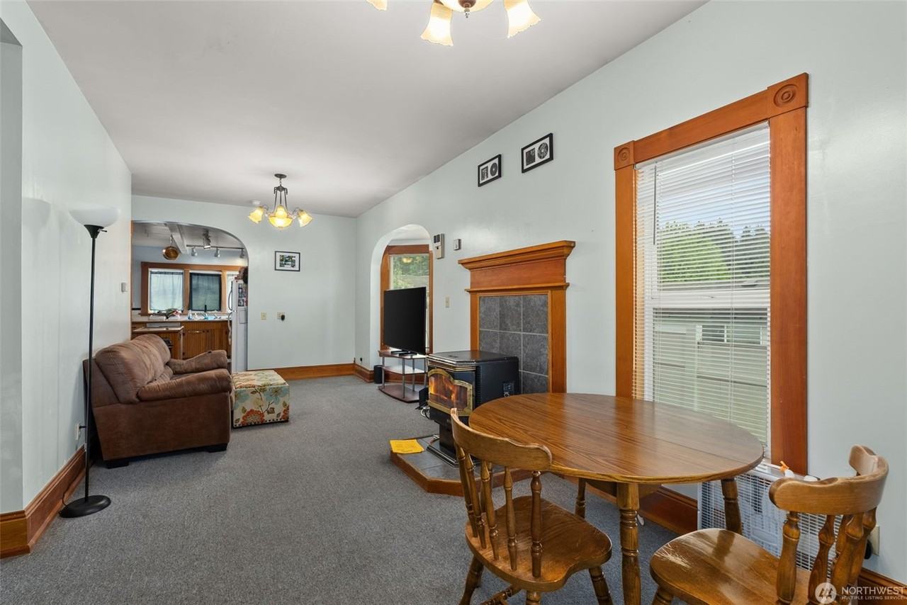 722 East Cowlitz Street #1 - Photo 7 of 9