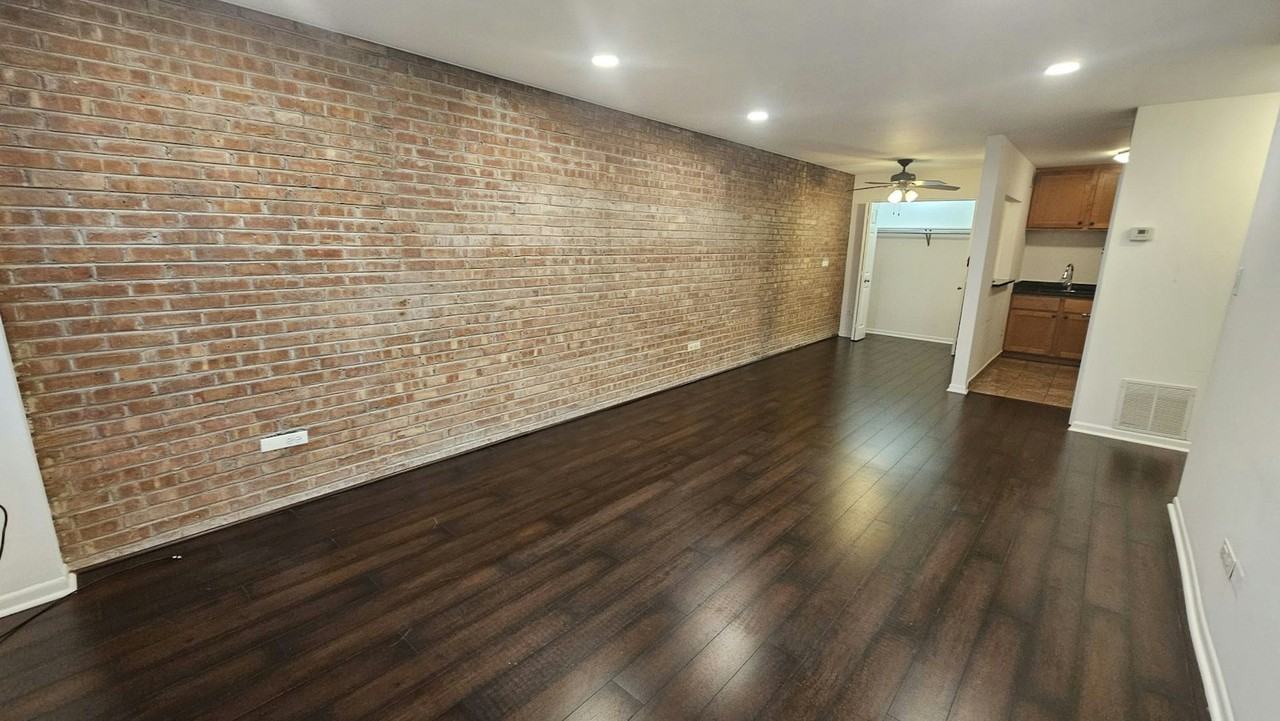 2250 North Lincoln Avenue, Unit 201 - Photo 2 of 17
