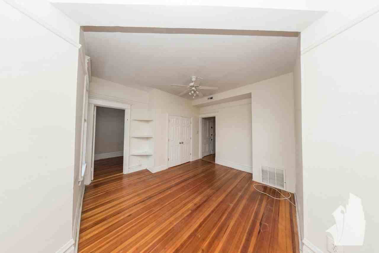 2258 North Southport Avenue, Unit 2 - Photo 3 of 12