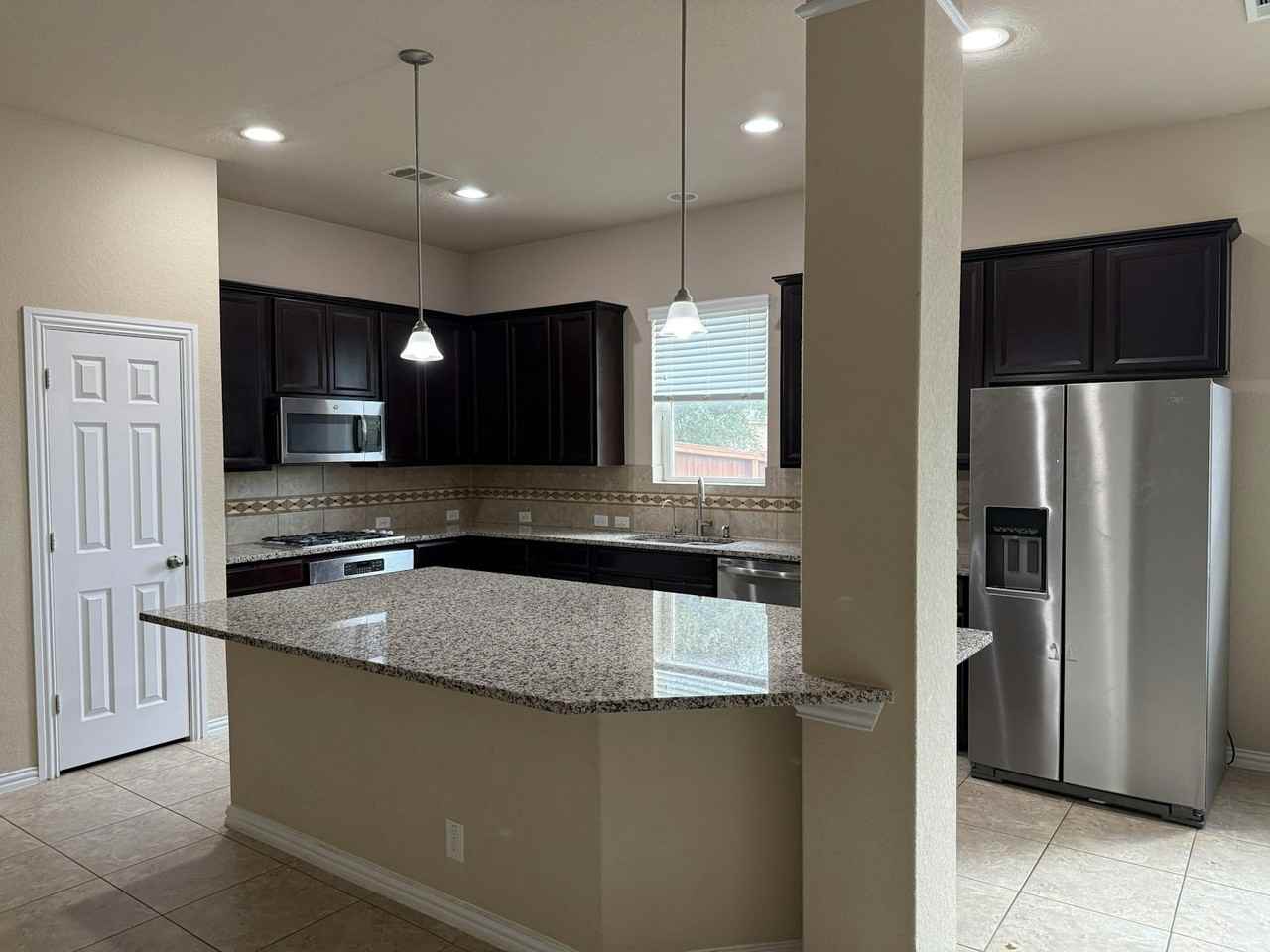 25703 Velvet Creek - Photo 3 of 23