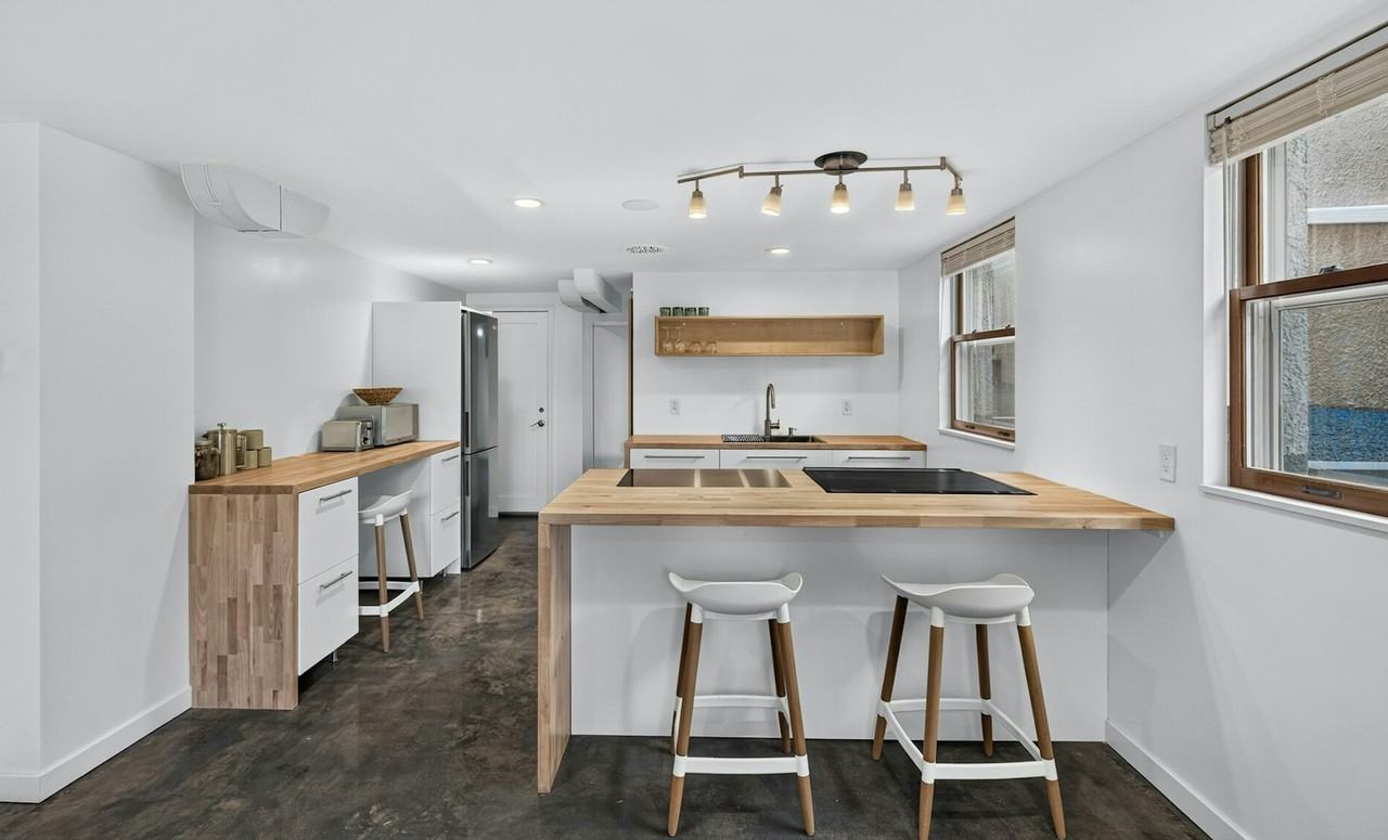 5210 Bloomington Avenue - Photo 4 of 16