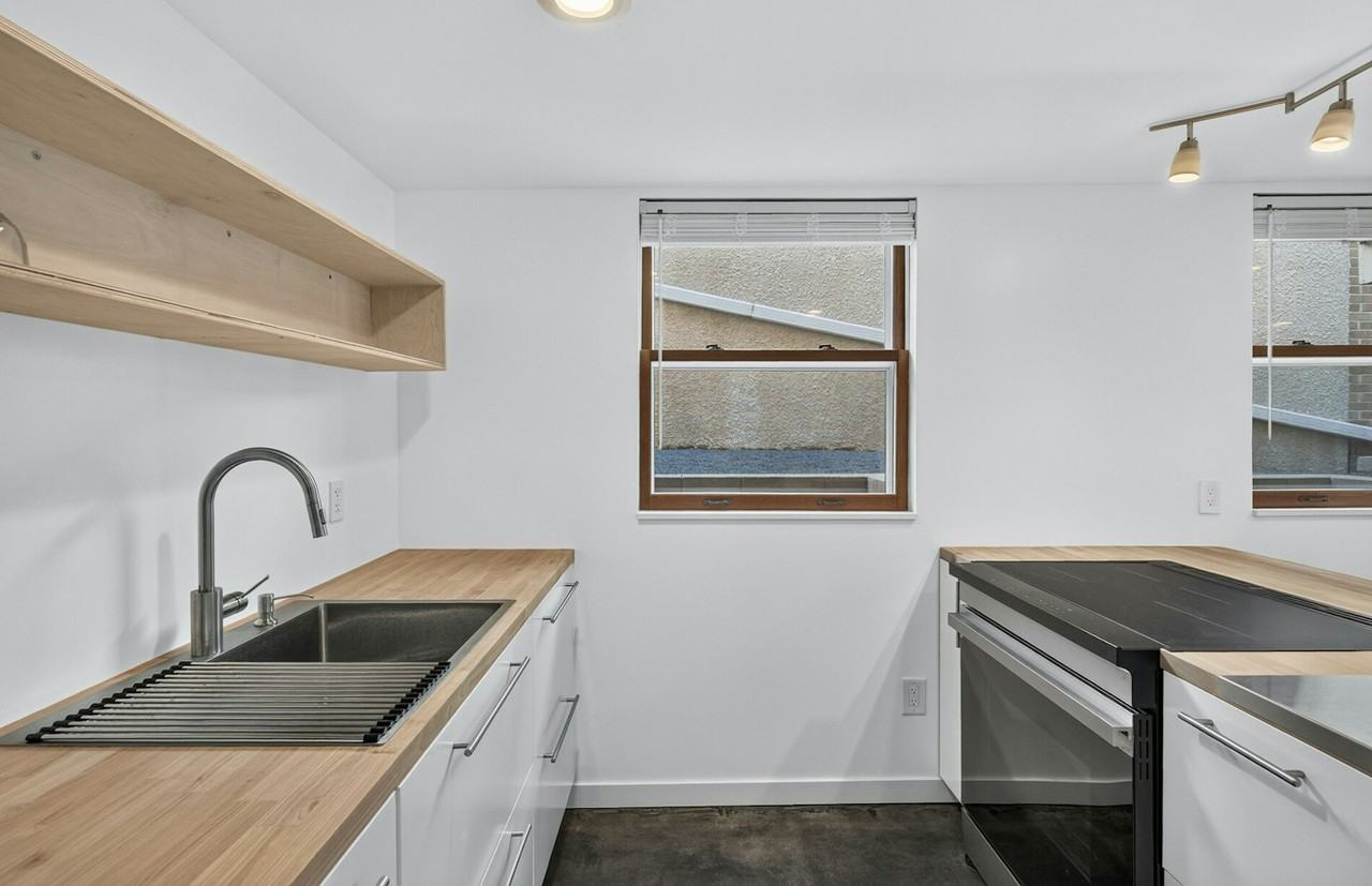 5210 Bloomington Avenue - Photo 7 of 16