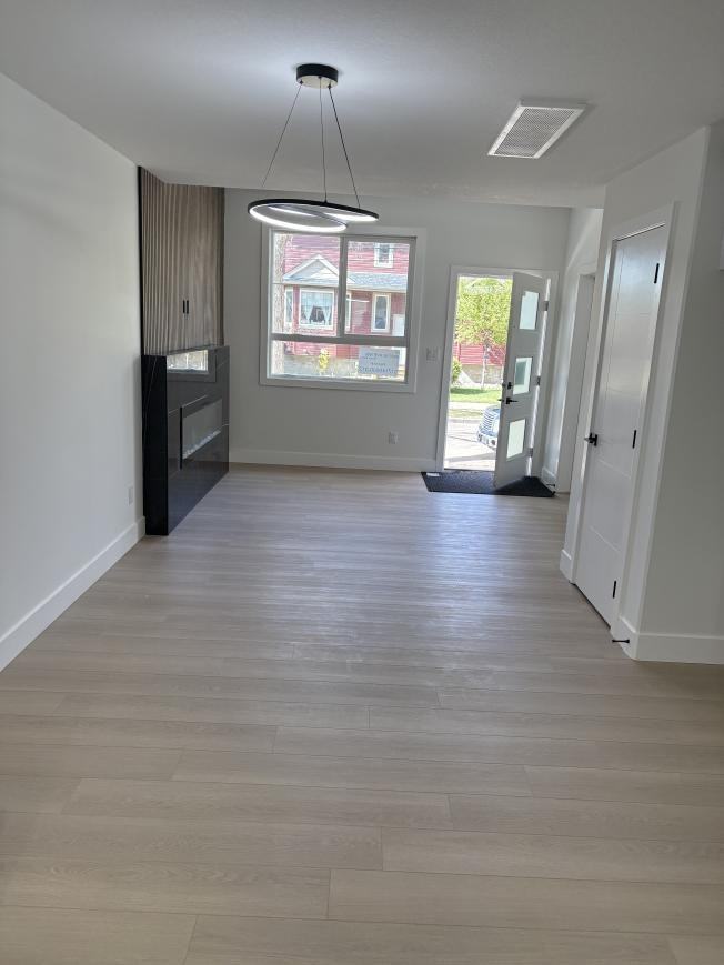 9007 92 Ave Nw - Photo 3 of 10