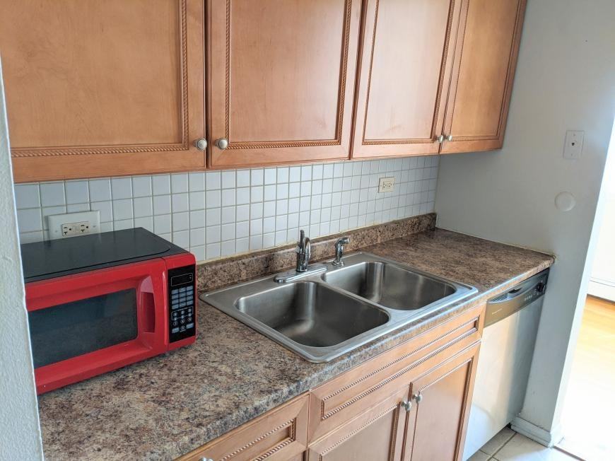 156 Asbury Ave - Photo 2 of 10