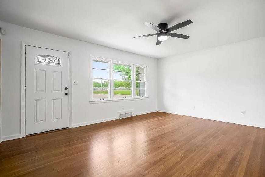 616 S Lee Ave - Photo 2 of 10