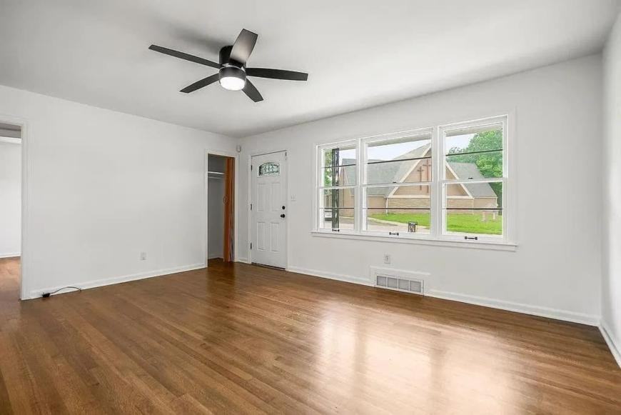 616 S Lee Ave - Photo 3 of 10