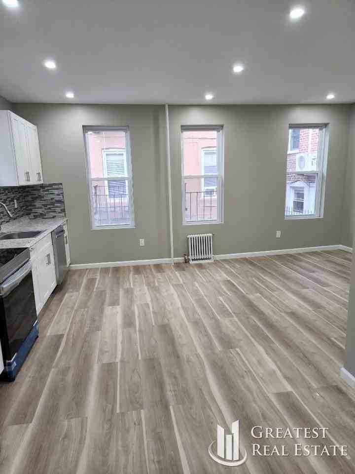 15 Rose St - Photo 2 of 10