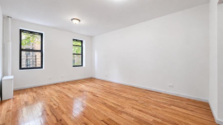 44 Bennett Ave - Photo 2 of 10