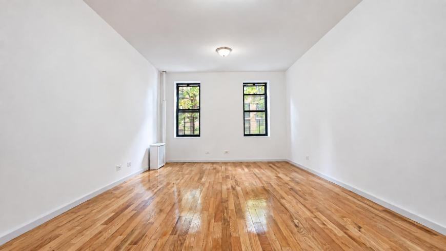 44 Bennett Ave - Photo 3 of 10