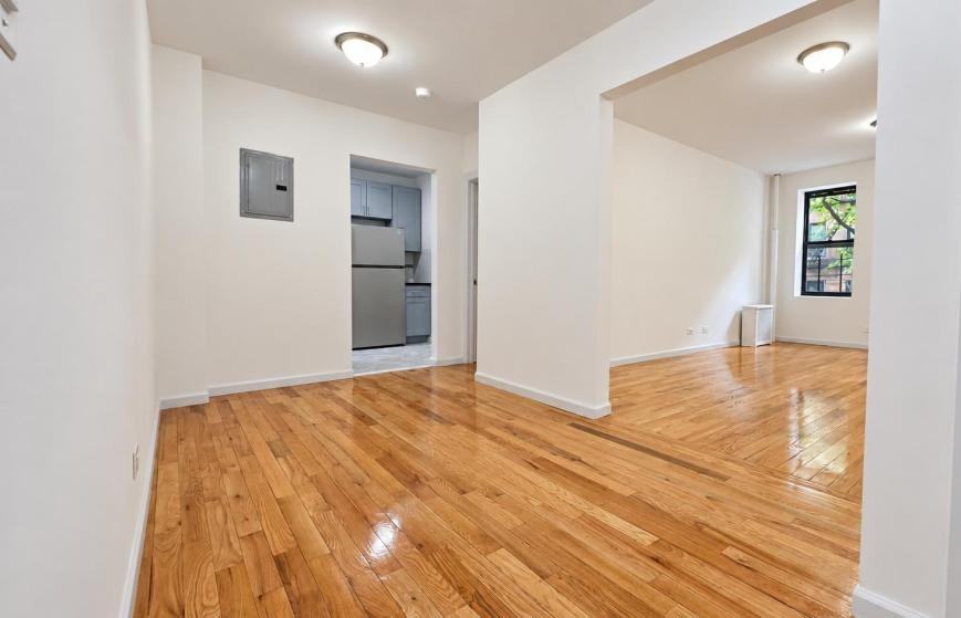44 Bennett Ave - Photo 5 of 10