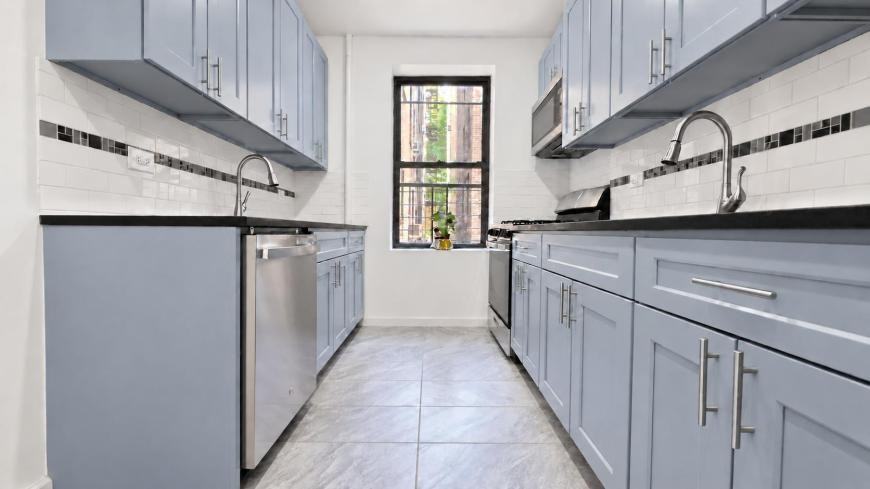 44 Bennett Ave - Photo 6 of 10