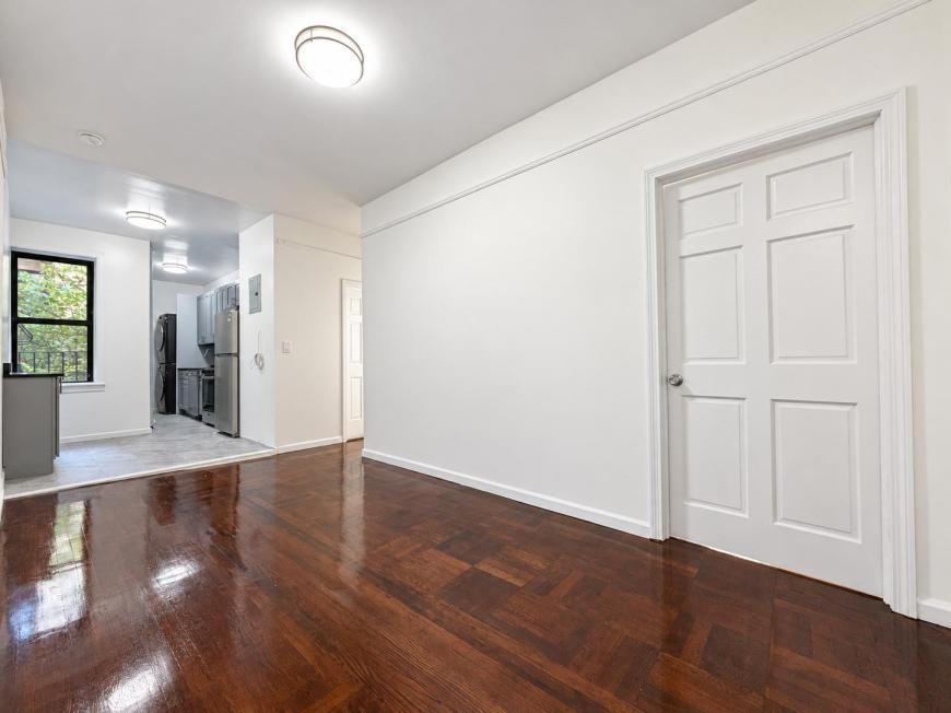 121 Bennett Ave - Photo 2 of 10