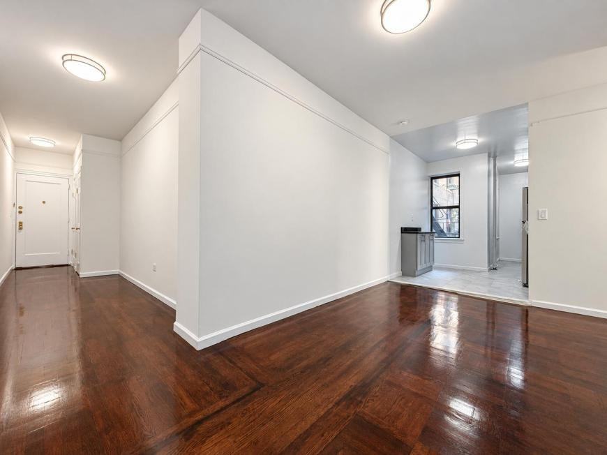 121 Bennett Ave - Photo 3 of 10