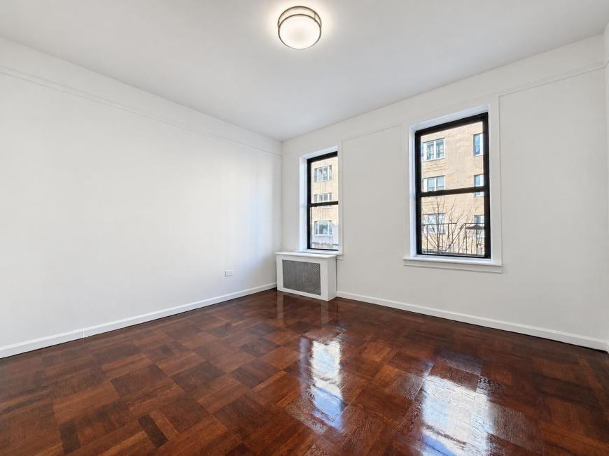 121 Bennett Ave - Photo 5 of 10