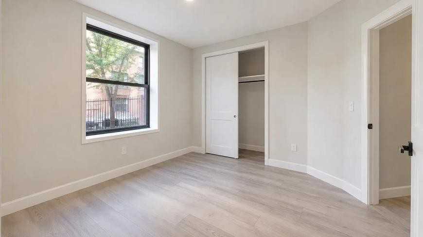 993 Summit Ave - Photo 3 of 5