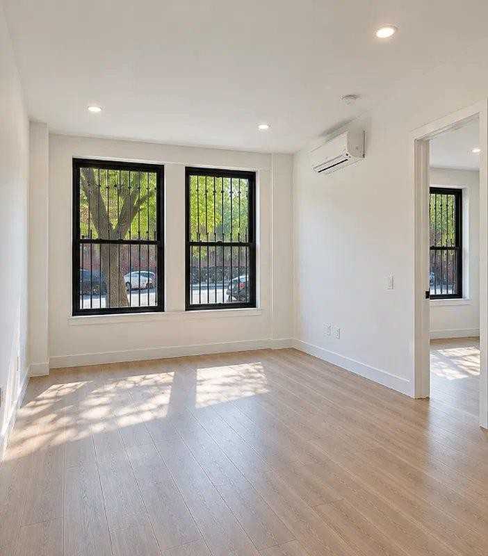 993 Summit Ave - Photo 4 of 5