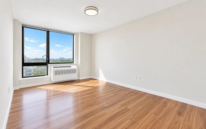 2763 Morris Ave - Photo 4 of 10
