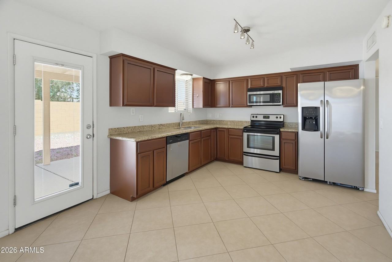1518 W 5th Pl - Photo 4 of 22