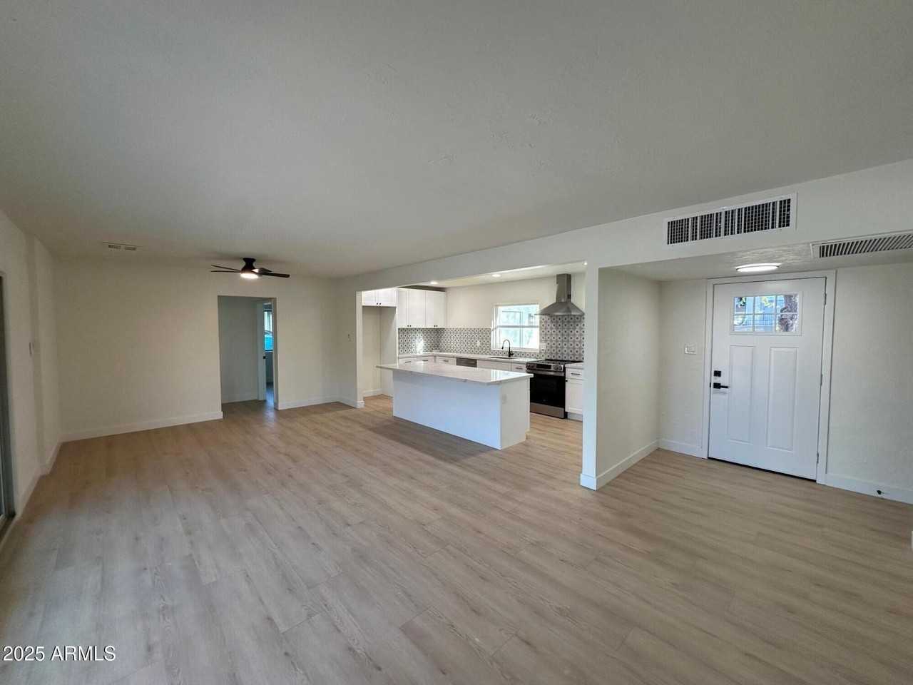 4314 E Oak St - Photo 3 of 28