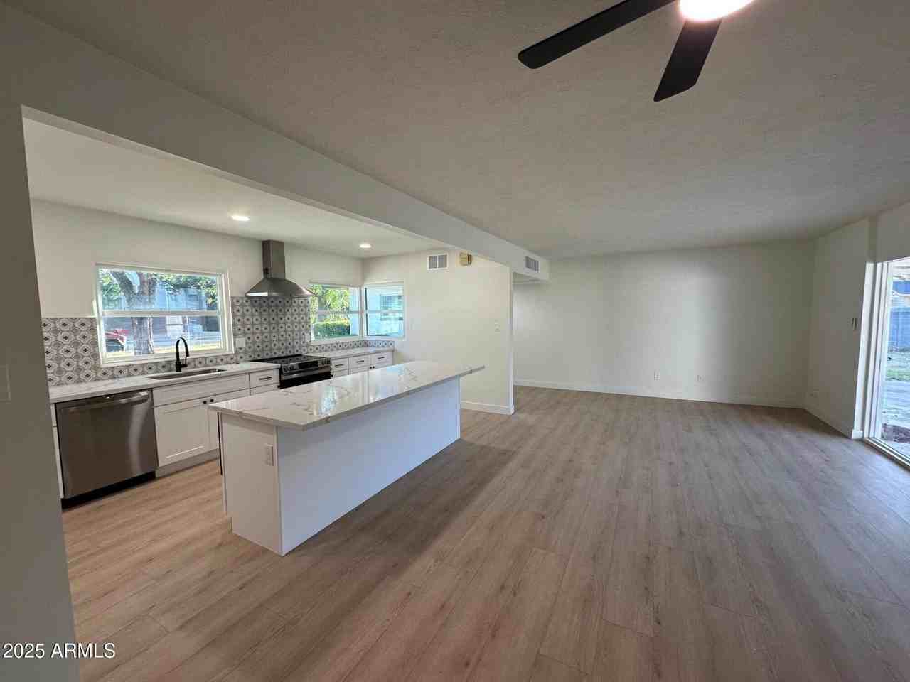 4314 E Oak St - Photo 4 of 28