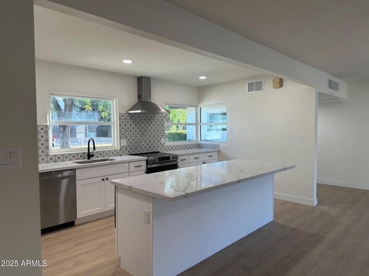 4314 E Oak St - Photo 5 of 28