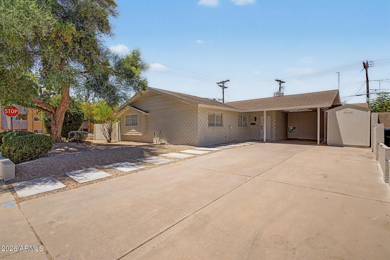8202 E Sells Dr - Photo 2 of 32