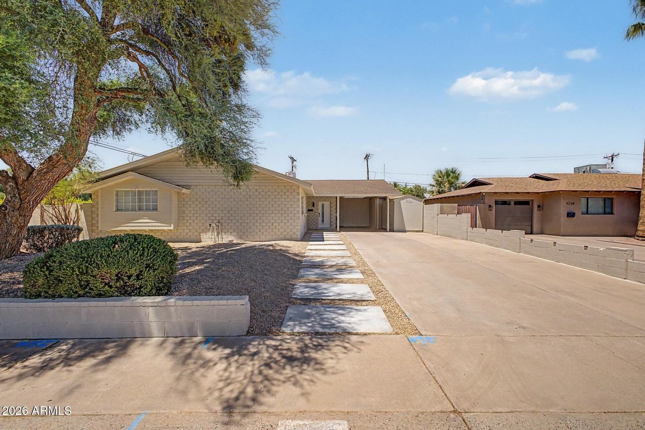 8202 E Sells Dr - Photo 3 of 32