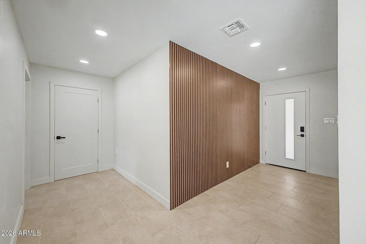 8202 E Sells Dr - Photo 7 of 32
