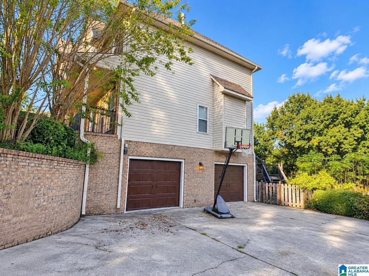 136 Sterling Gate Dr - Photo 2 of 10