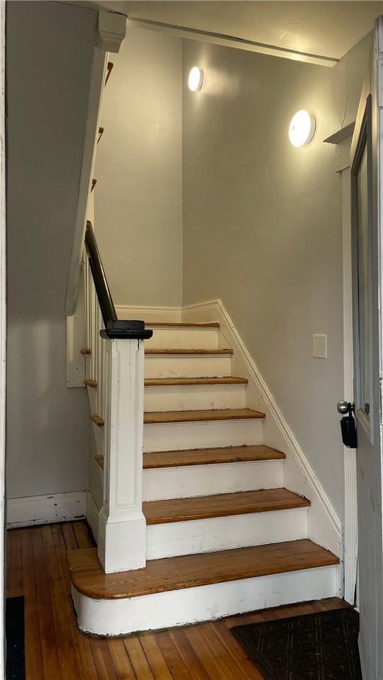 193 Pearl St - Photo 3 of 16