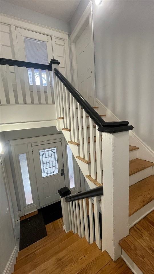 193 Pearl St - Photo 4 of 16