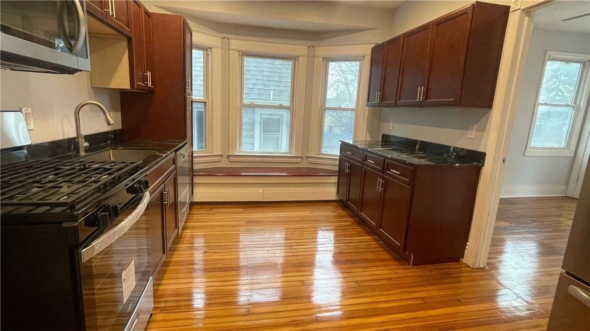 193 Pearl St - Photo 5 of 16