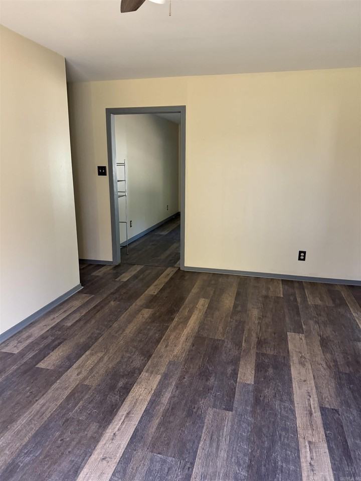 2915 Briarwood Ln - Photo 4 of 8