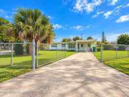 featured image of 819 W Highland Dr