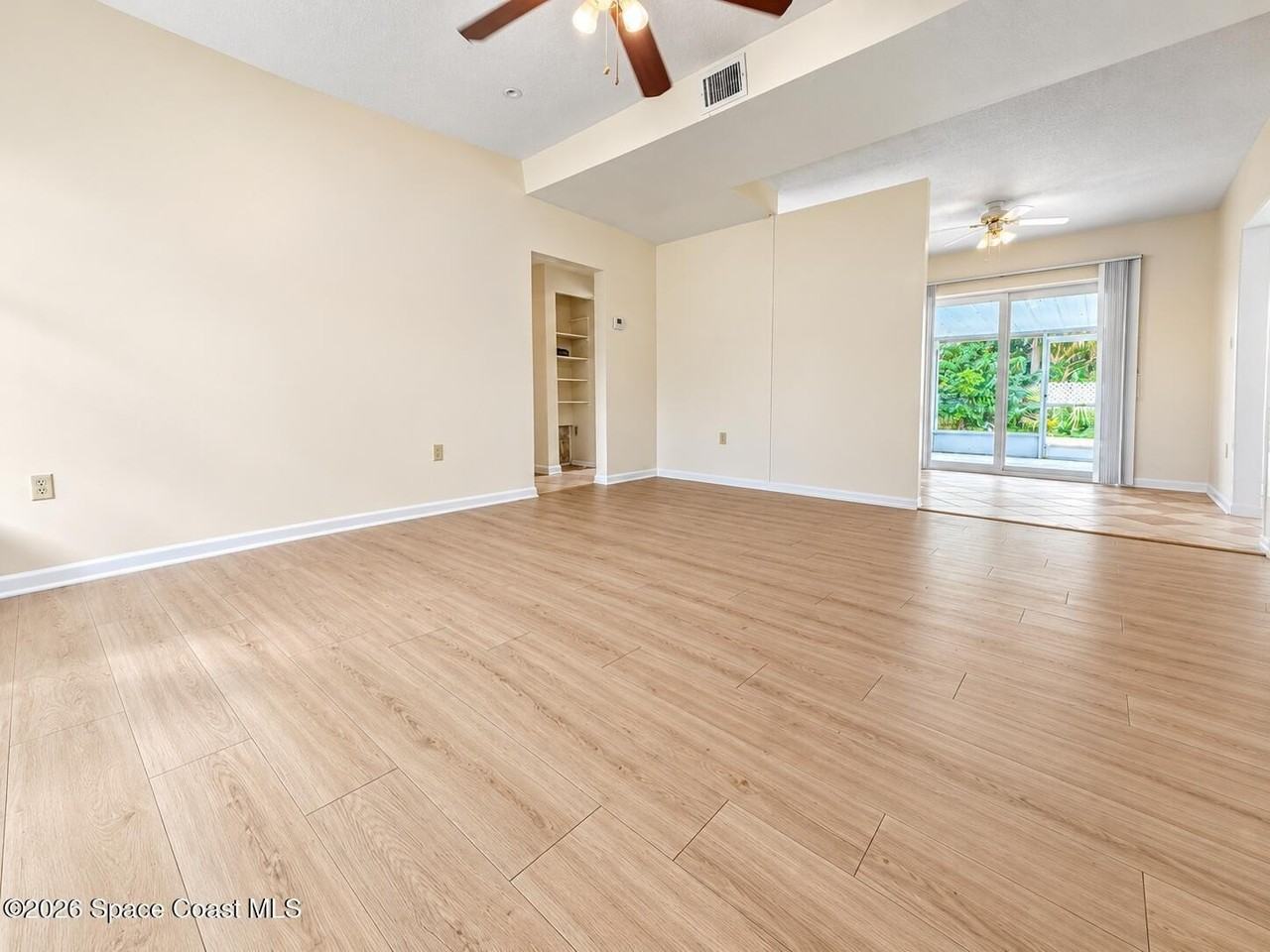 819 W Highland Dr - Photo 2 of 7