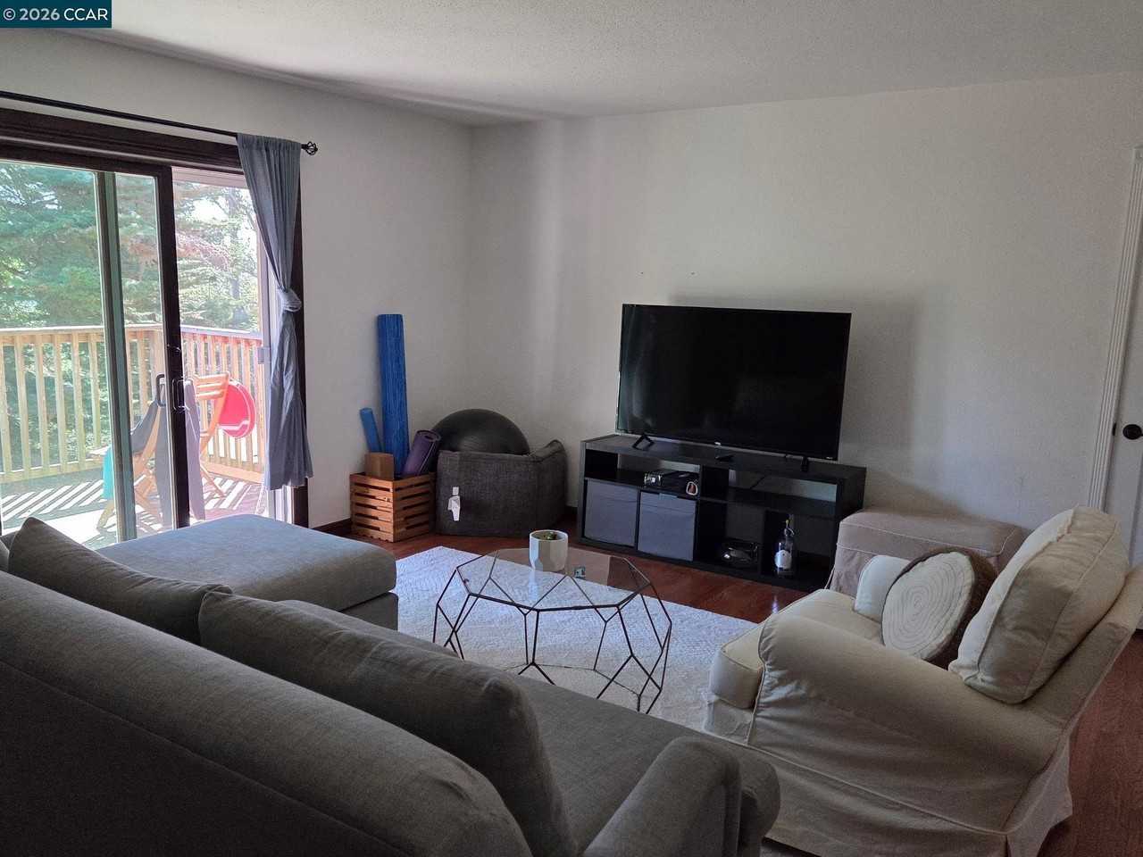 6926 Chambers Dr - Photo 3 of 15