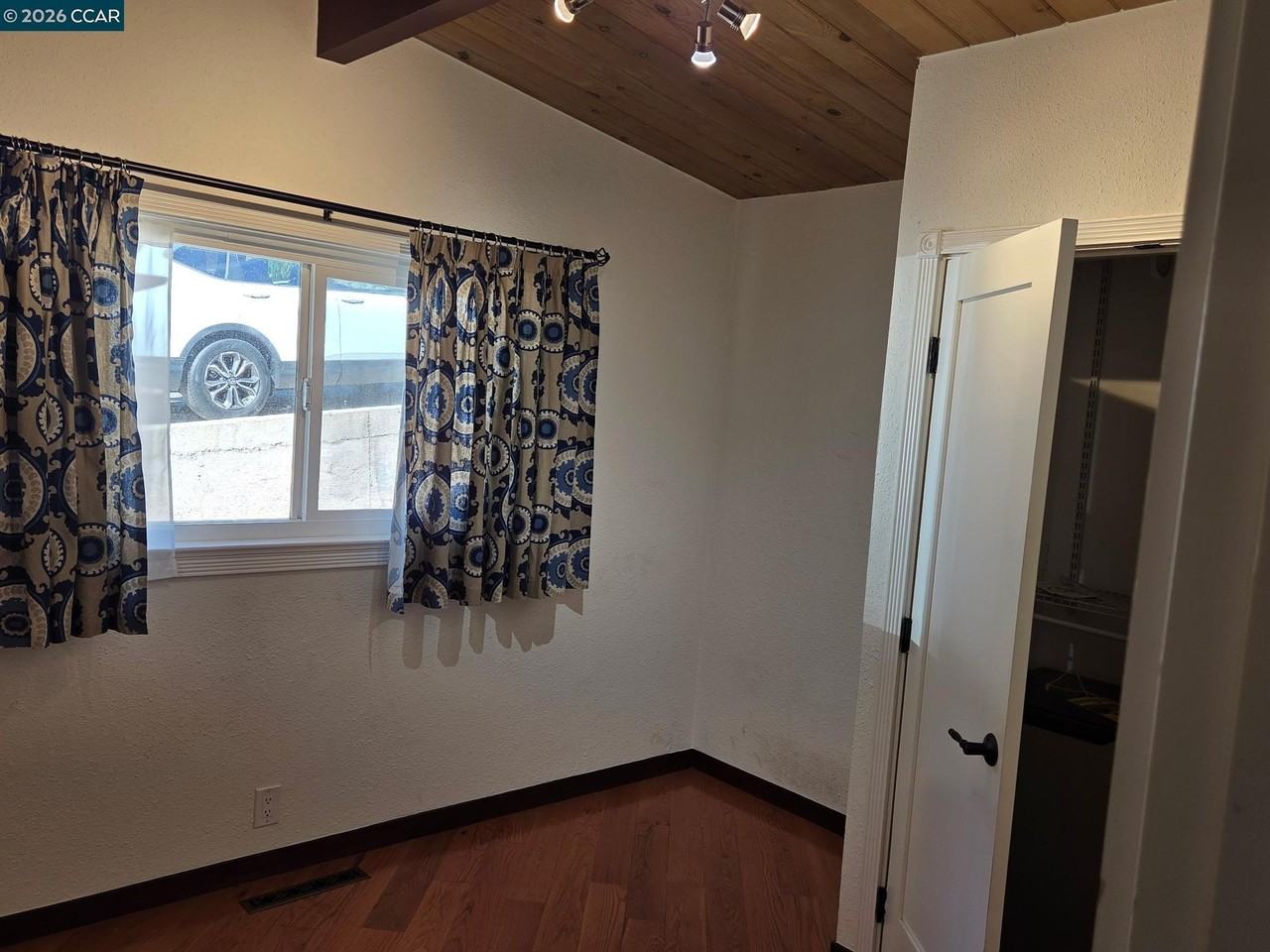 6926 Chambers Dr - Photo 7 of 15