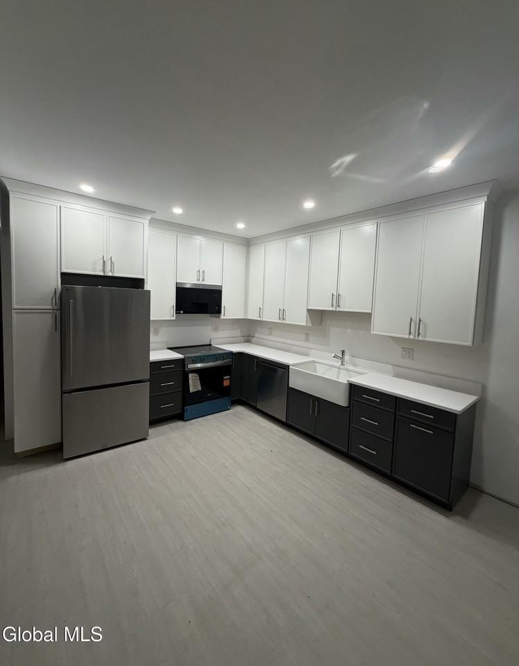 110 Panorama Dr - Photo 3 of 7