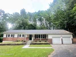 featured image of 8 N Hill Dr