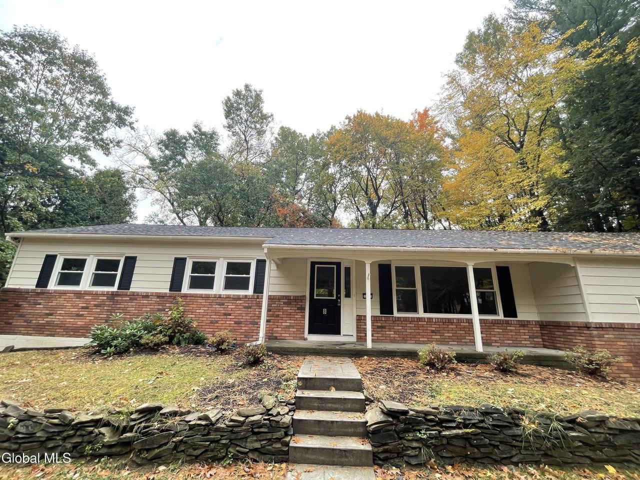 8 N Hill Dr - Photo 3 of 32