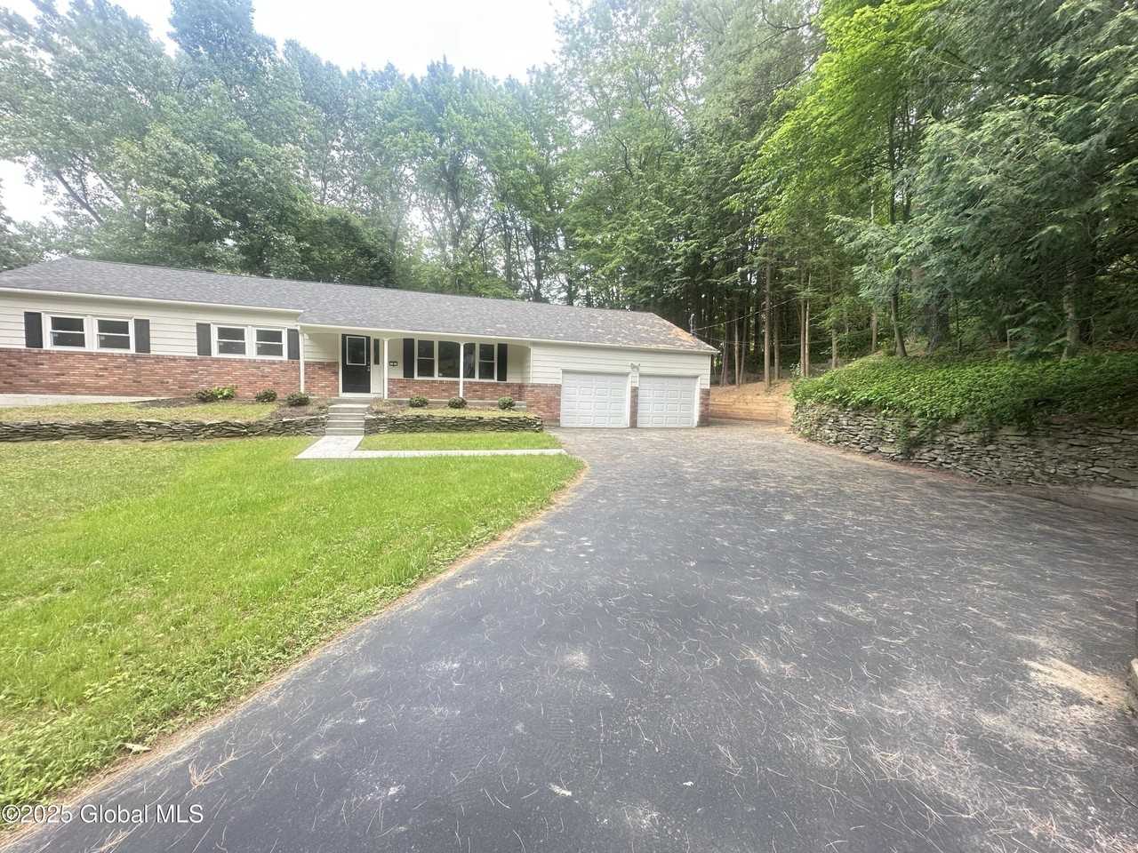 8 N Hill Dr - Photo 4 of 32