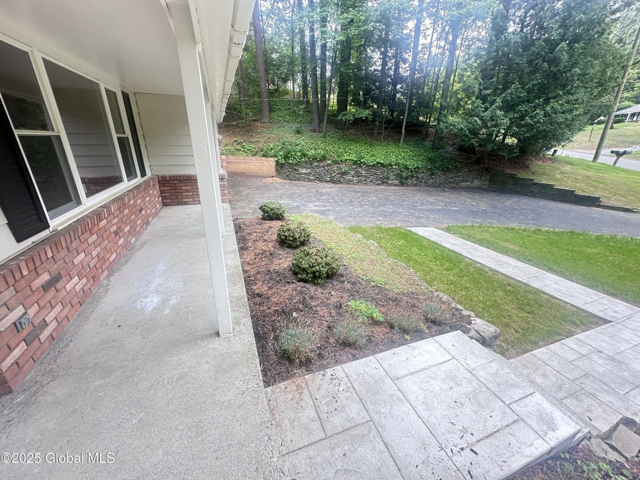 8 N Hill Dr - Photo 5 of 32