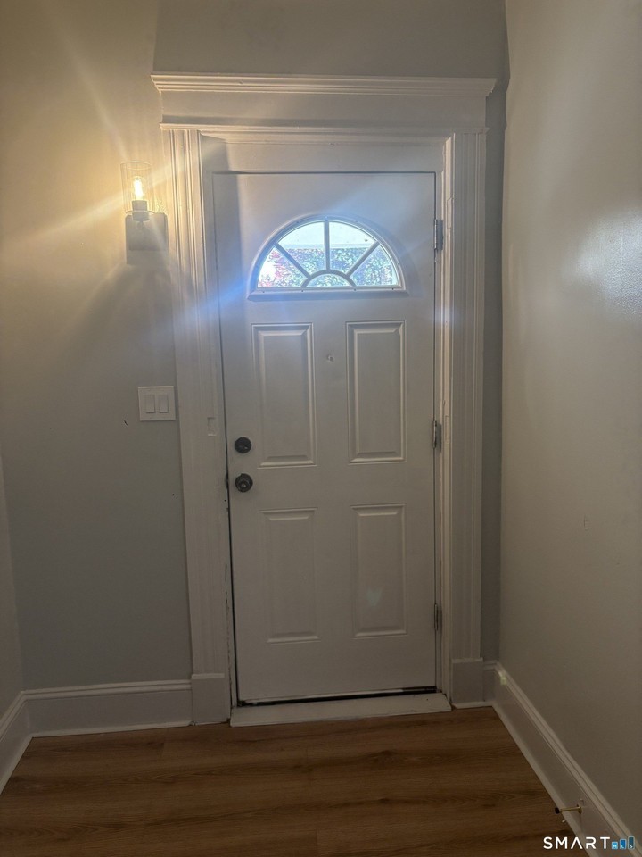 320 Farmington Ave - Photo 2 of 14