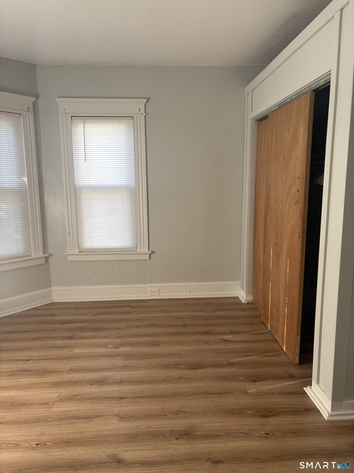 320 Farmington Ave - Photo 3 of 14