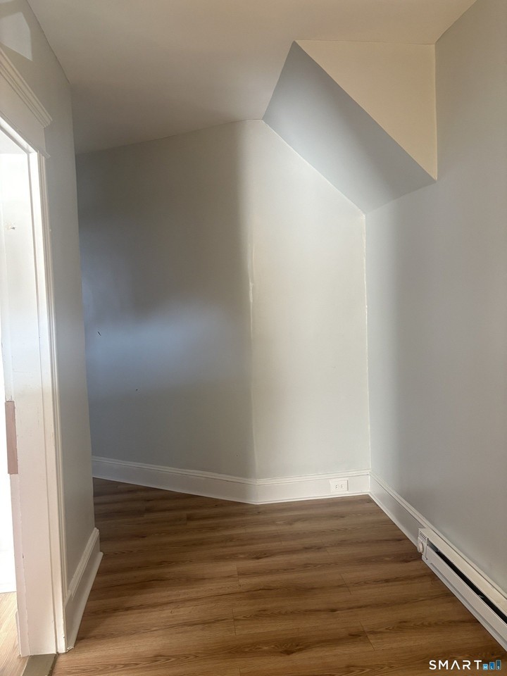 320 Farmington Ave - Photo 4 of 14