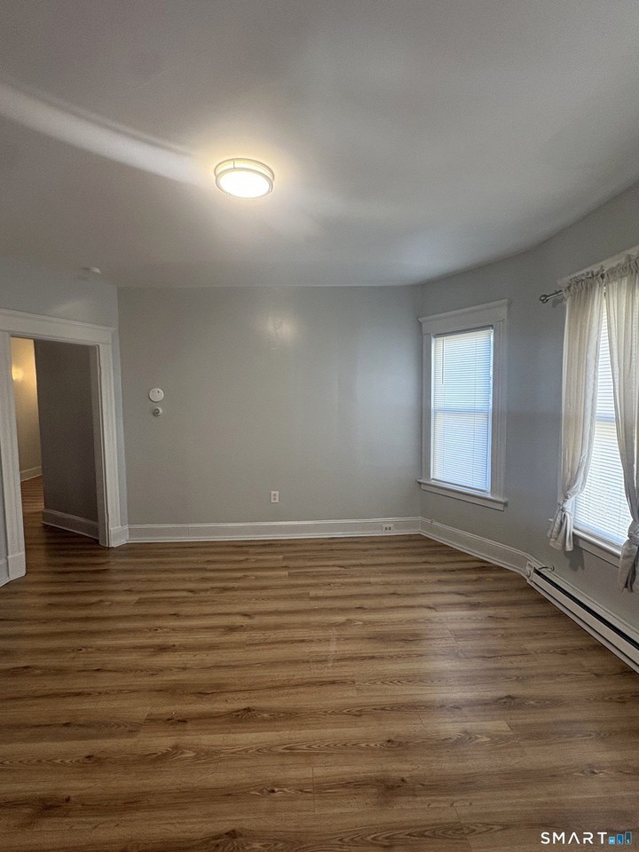 320 Farmington Ave - Photo 5 of 14